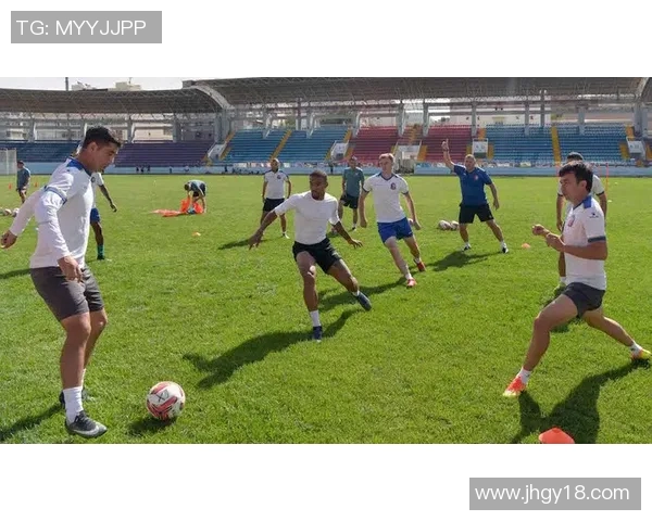 深入解析足球专业术语助你成为真正的足球迷与战术专家