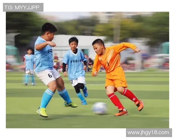 足球尽情挥洒激情与梦想在绿茵场上绽放青春的光芒与希望 足球尽情挥洒激情与梦想在绿茵场上绽放青春的光芒与希望